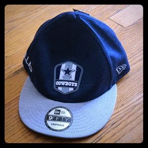 NWT Dallas Cowboys youth  flat baseball hat